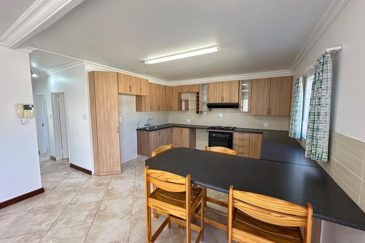 3 Bedroom House TO LET in Cimbebasia - Photo 2