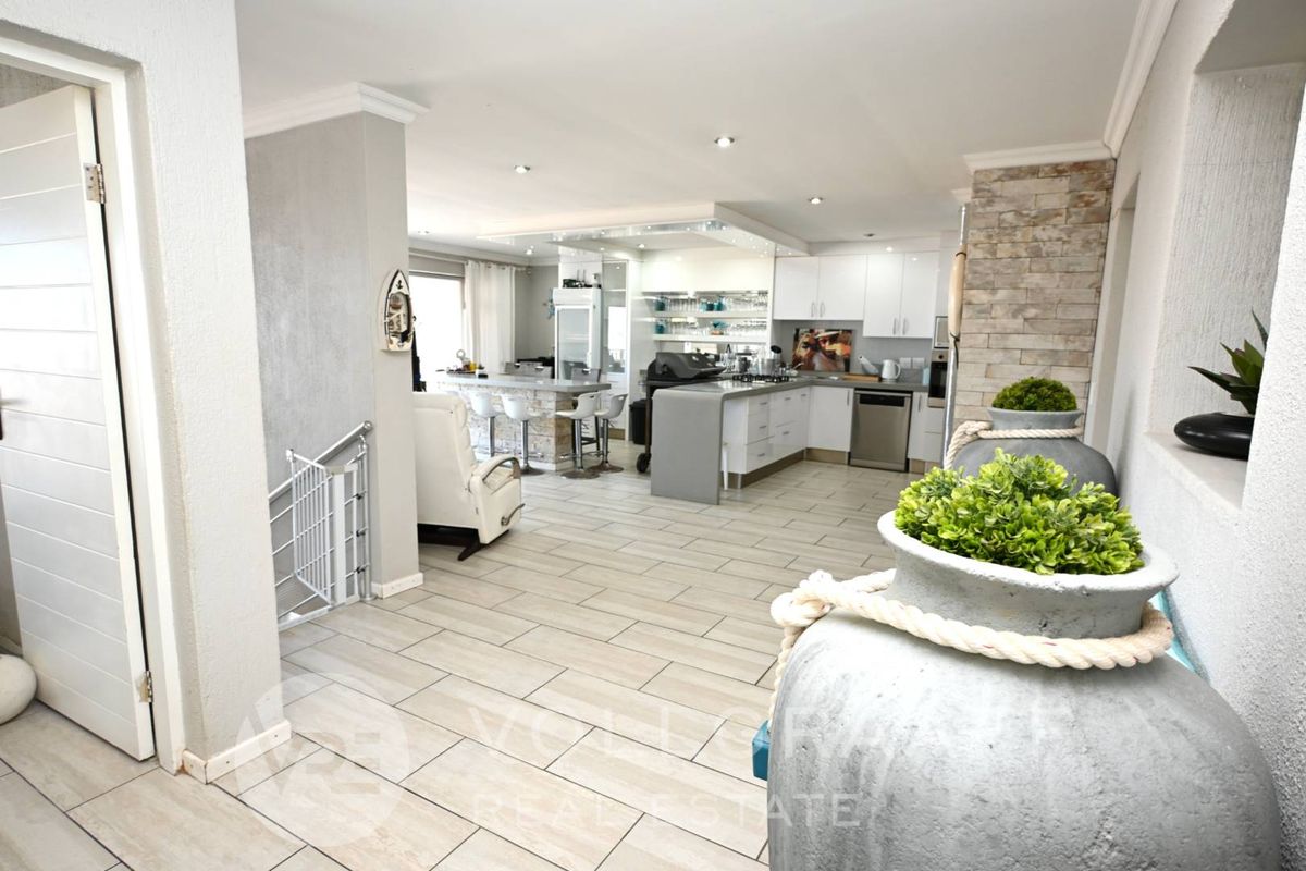 Where Family Life Finds Its Perfect Home - Photo 3