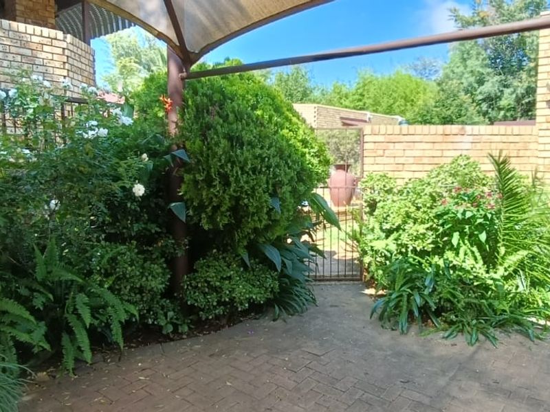 DUBBEL STORY. ABSOLUTE EXCELLENT CONDITION.WILL BE PROUD TO OWN. - Photo 6