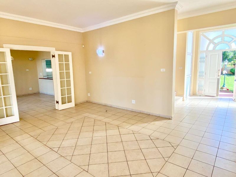 Hendra Estates - Rare Find! Large Family home To Rent With Flat and Staff Accom In Umhlanga - Photo 10