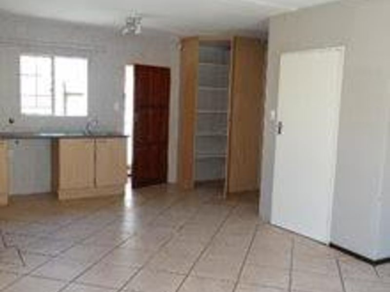 Comfortable 2 Bed Garden Duplex Garden apartment in a Secure and Peaceful Setting - Photo 10