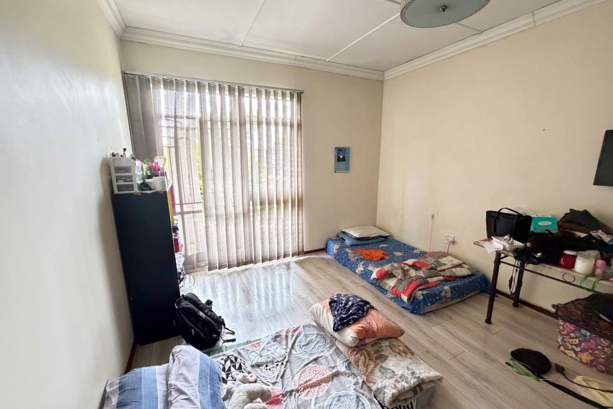 Spacious Bedrooms with Stylish Finishes in The Fountains - Photo 5