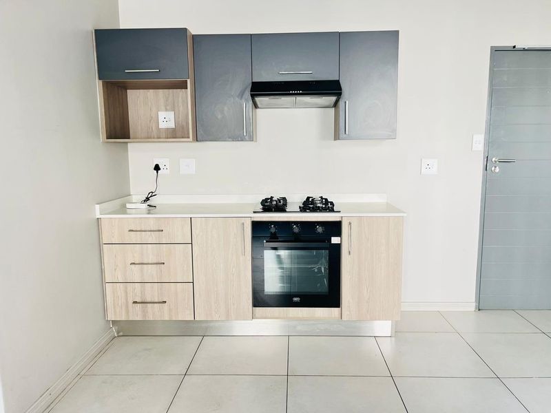 Modern 1-Bedroom Apartment for Rent at 50 on Lever – Prime Location! - Photo 2