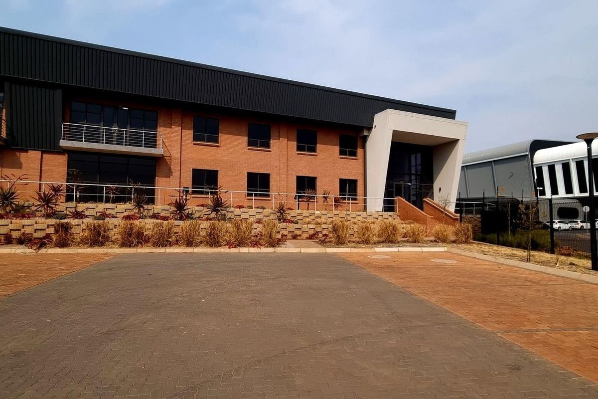 2 230m2 Louwlardia Centurion Warehouse To Let - Photo 3