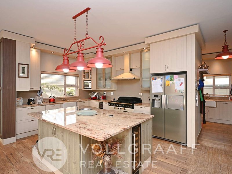 Gem in the perfect location! - Photo 9