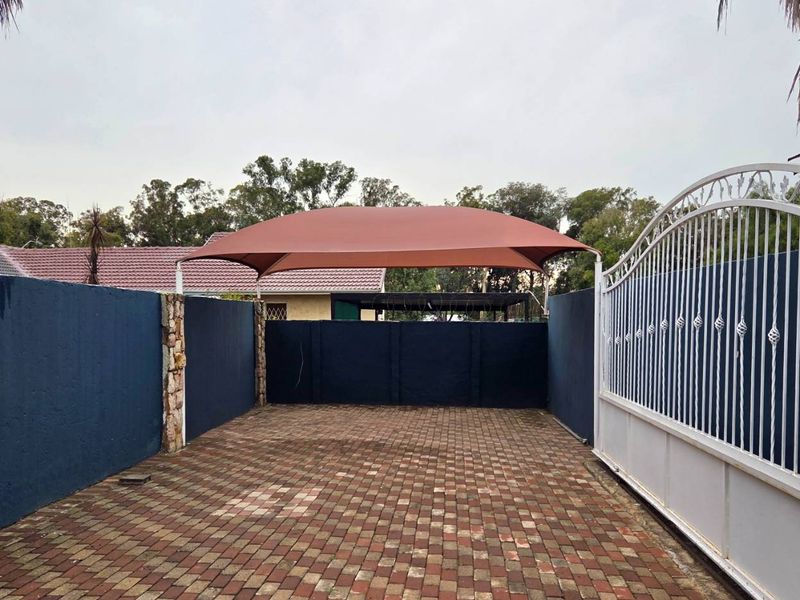 4 BEDROOM HOME IN RANDHART - Photo 2