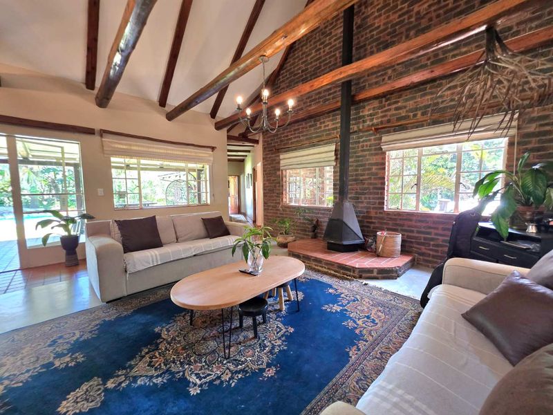 Expansive 4 Bed Home Plus 2 Flatlets, set in Parklike Gardens. - Photo 5