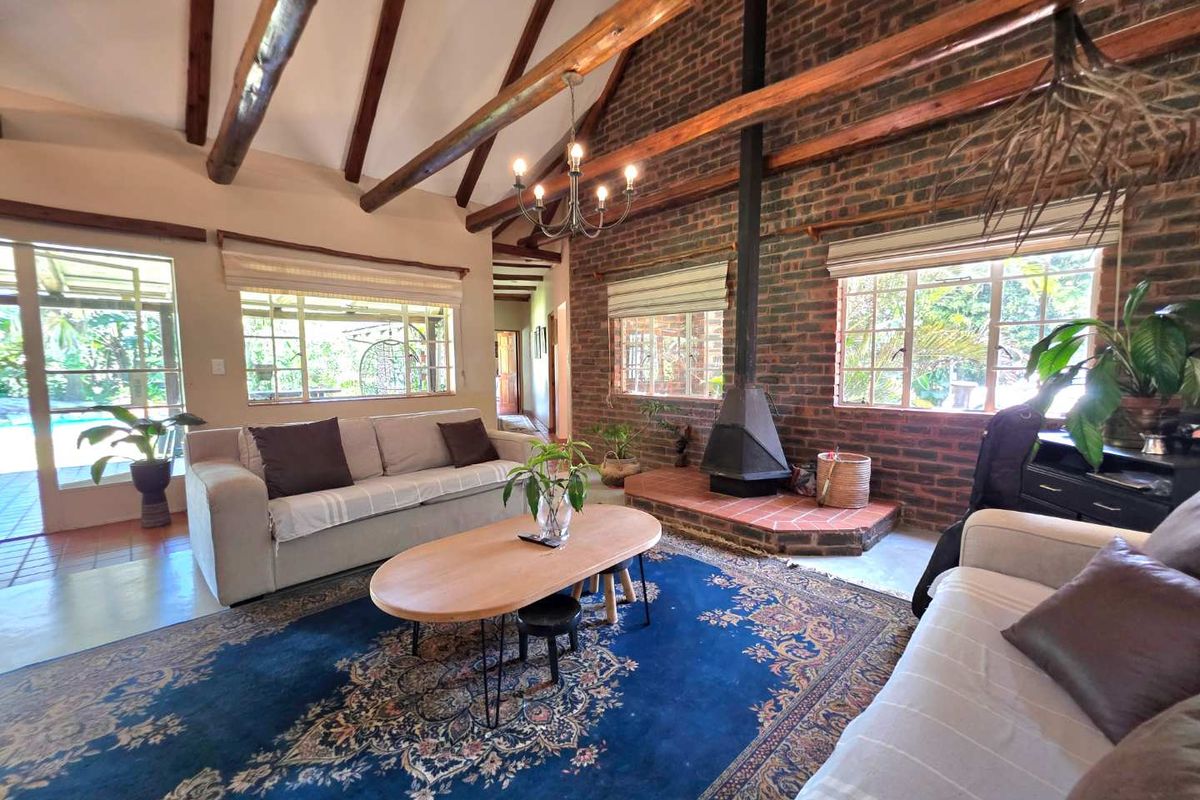 Expansive 4 Bed Home Plus 2 Flatlets, set in Parklike Gardens. - Photo 5