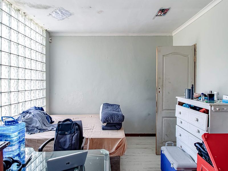 Amazing Sized Stand- in a great street!!!! - Photo 10