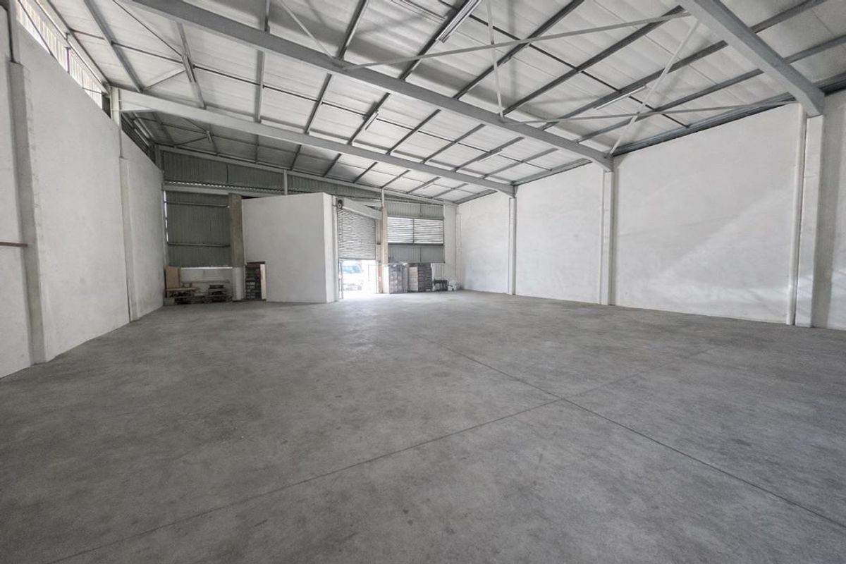 Hendra - Prime Mount Edgecombe Industrial Unit To Let | Impressive Showroom & Excellent Exposure - Photo 5