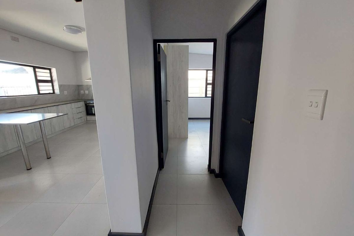Stunning 2 Bedroom Semi-detached home in Wynberg. - Photo 5