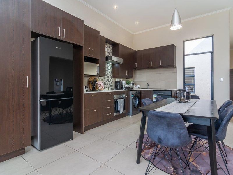 Live the high life in exclusive townhouse in prestigious Golf Estate!" - Photo 9