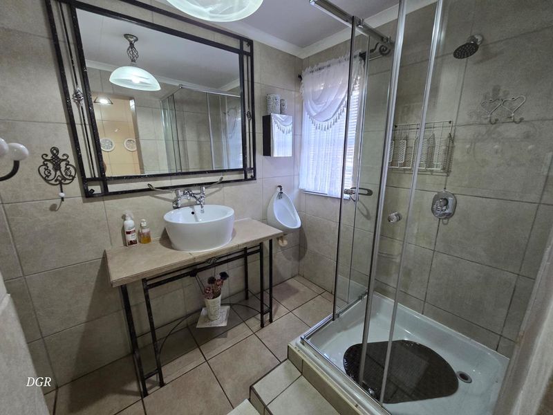 Exceptional Guesthouse: Luxury and Convenience in a Prime Location - Photo 9