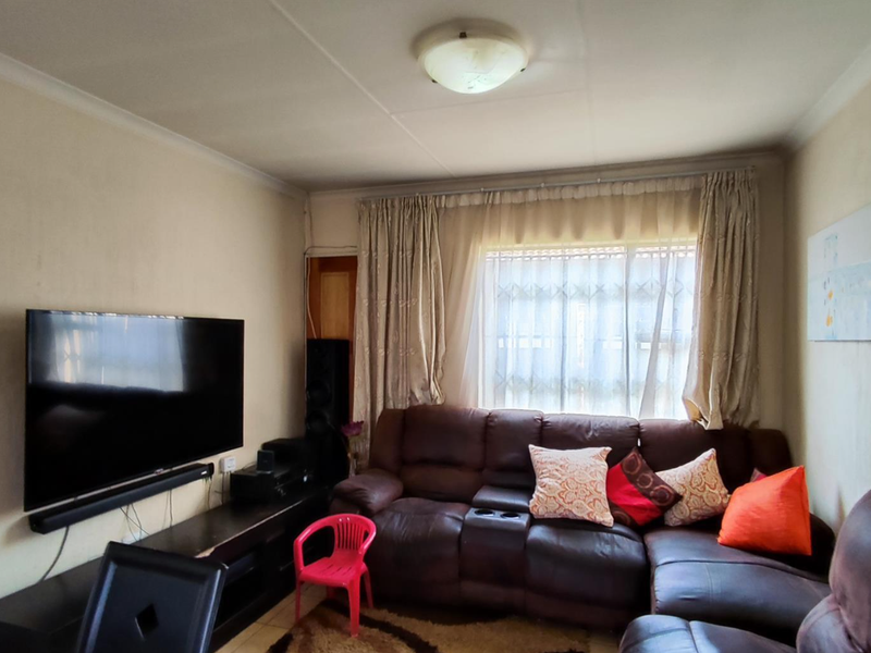 House in Sharon Park Lifestyle Estate up for grabs - Photo 5