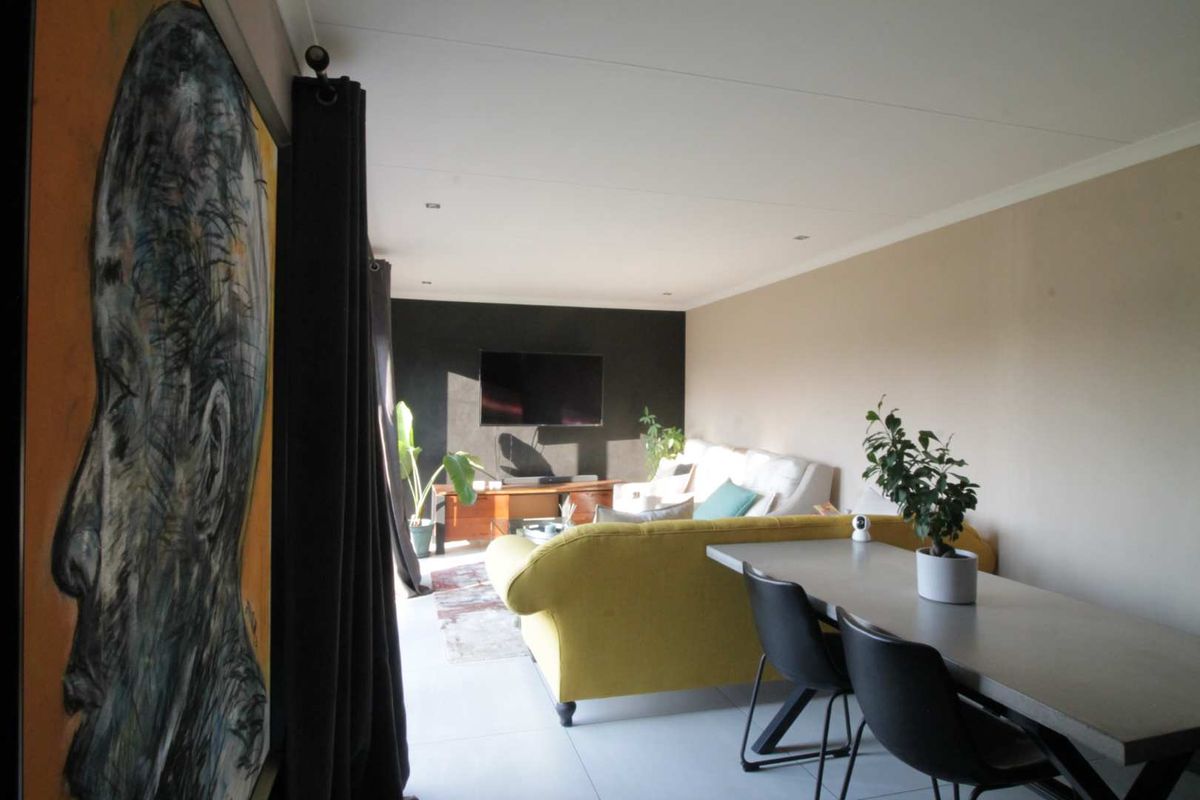 3 Bedroom house for sale in Clayville, Midrand Village Estate - Photo 4