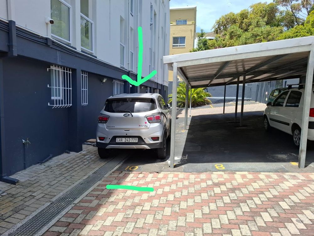 Open parking bay (10)
