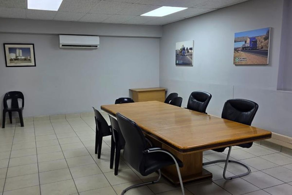 Warehouse with huge yard space in Brakwater - Photo 4