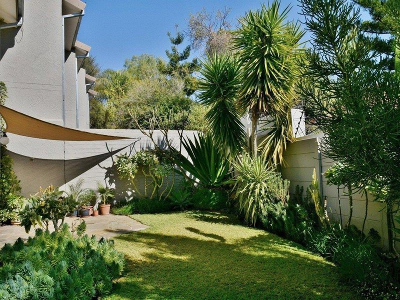 SPACIOUS TOWNHOUSE SET IN A SECURE COMPLEX - Photo 3