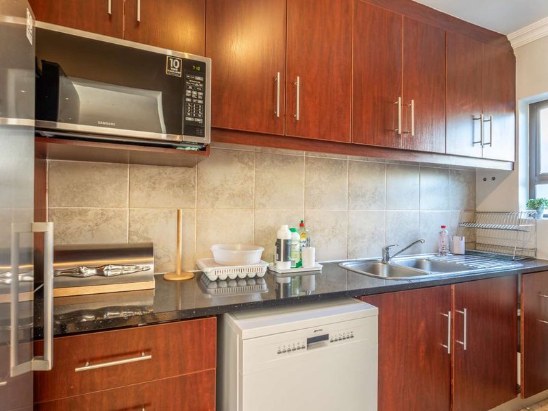 5 Bedroom House To Let In Big Bay - Photo 4