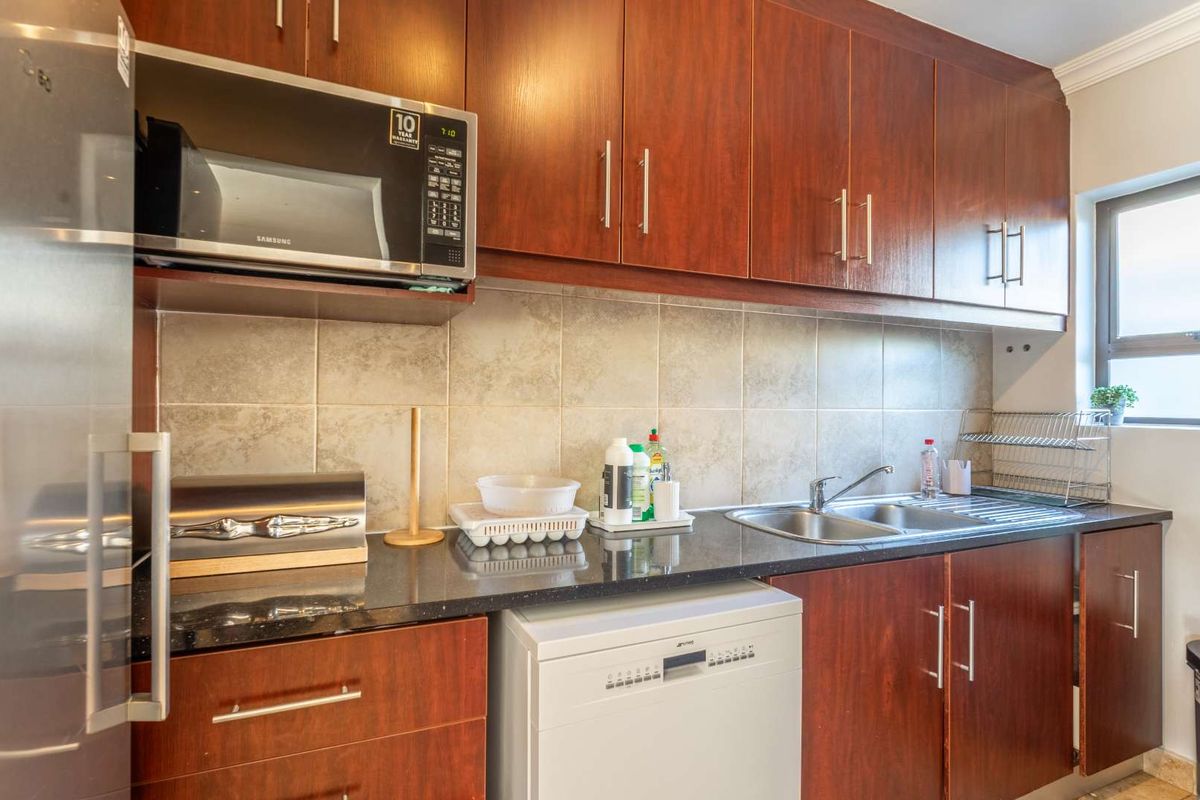 5 Bedroom House To Let In Big Bay - Photo 2