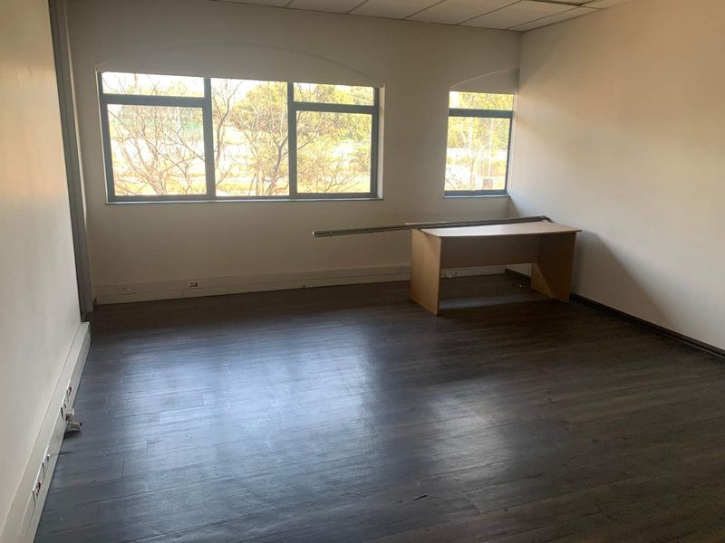 404m2 Office Space To Let | 39 Empire Road, Parktown - Photo 10