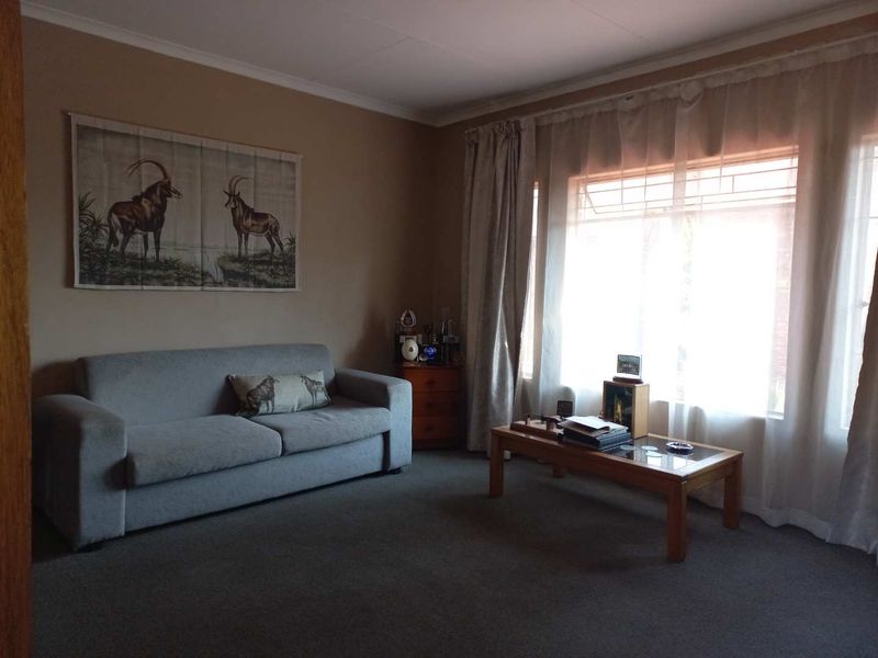 Charming 2-Bedroom Apartment - Photo 3