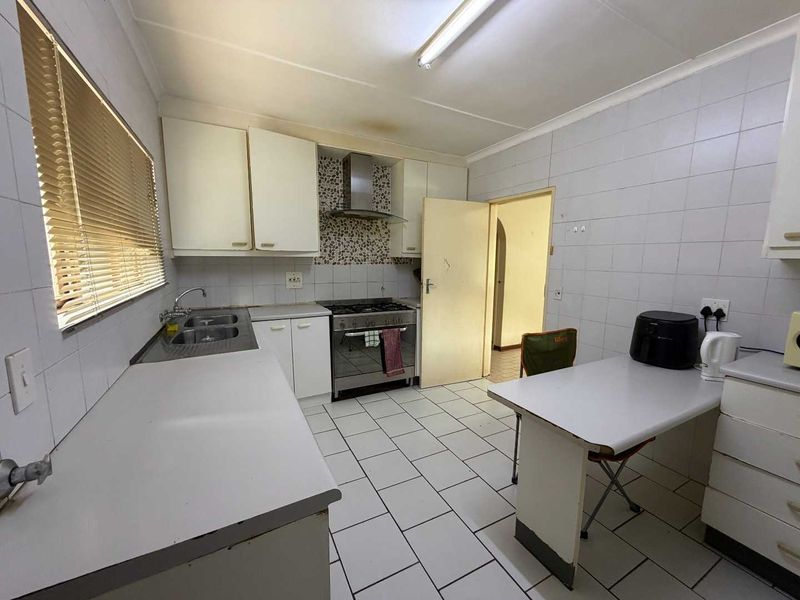 Hendra - Spacious Family Home in Prime La Lucia Location - Photo 6