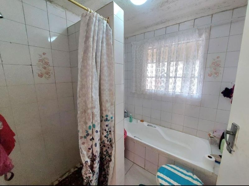 Cozy 2 Bedroom Townhouse For Sale ! - Photo 10