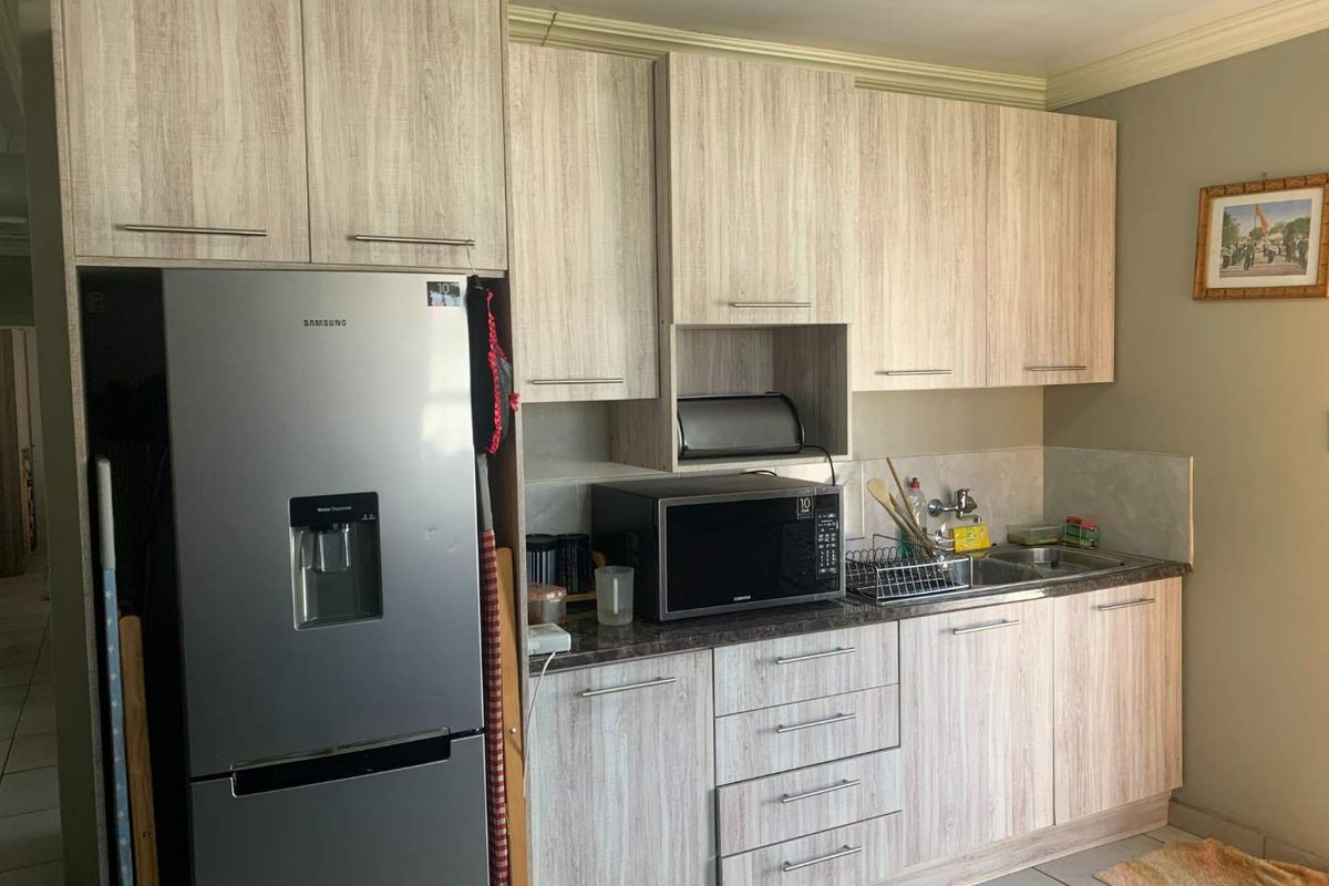 Perfect Blend: Comfort, Space & Location! - Photo 3