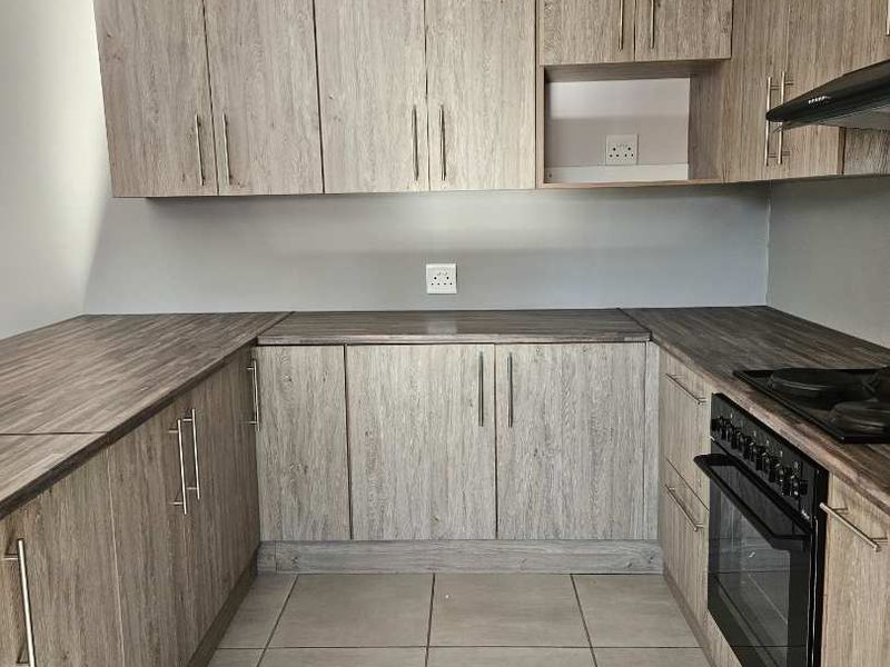 Very Spacious 1 Bedroom flat to Let in Greenshields Park - Photo 7
