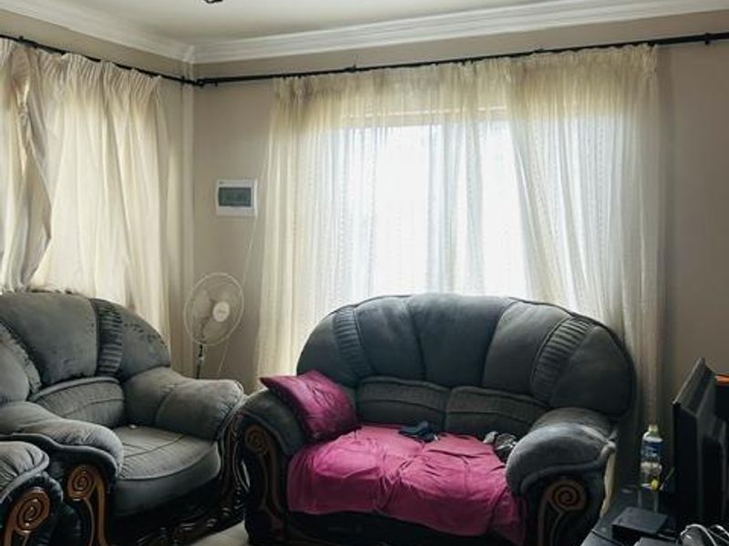2 Bedroom House For Sale - Photo 5