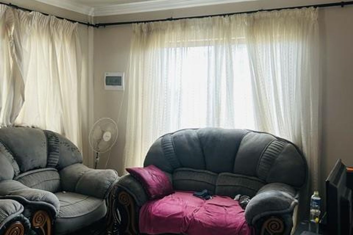 2 Bedroom House For Sale - Photo 5
