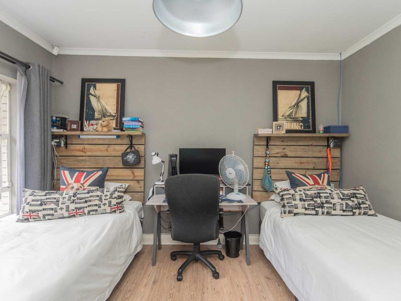 Exquisite Family home in Summerstrand - Photo 7