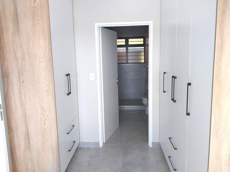 UPPER FLOOR 2 BEDROOM UNIT WITH BALCONY NOW AVAILABLE TO RENT IN OLYMPUS - Photo 5