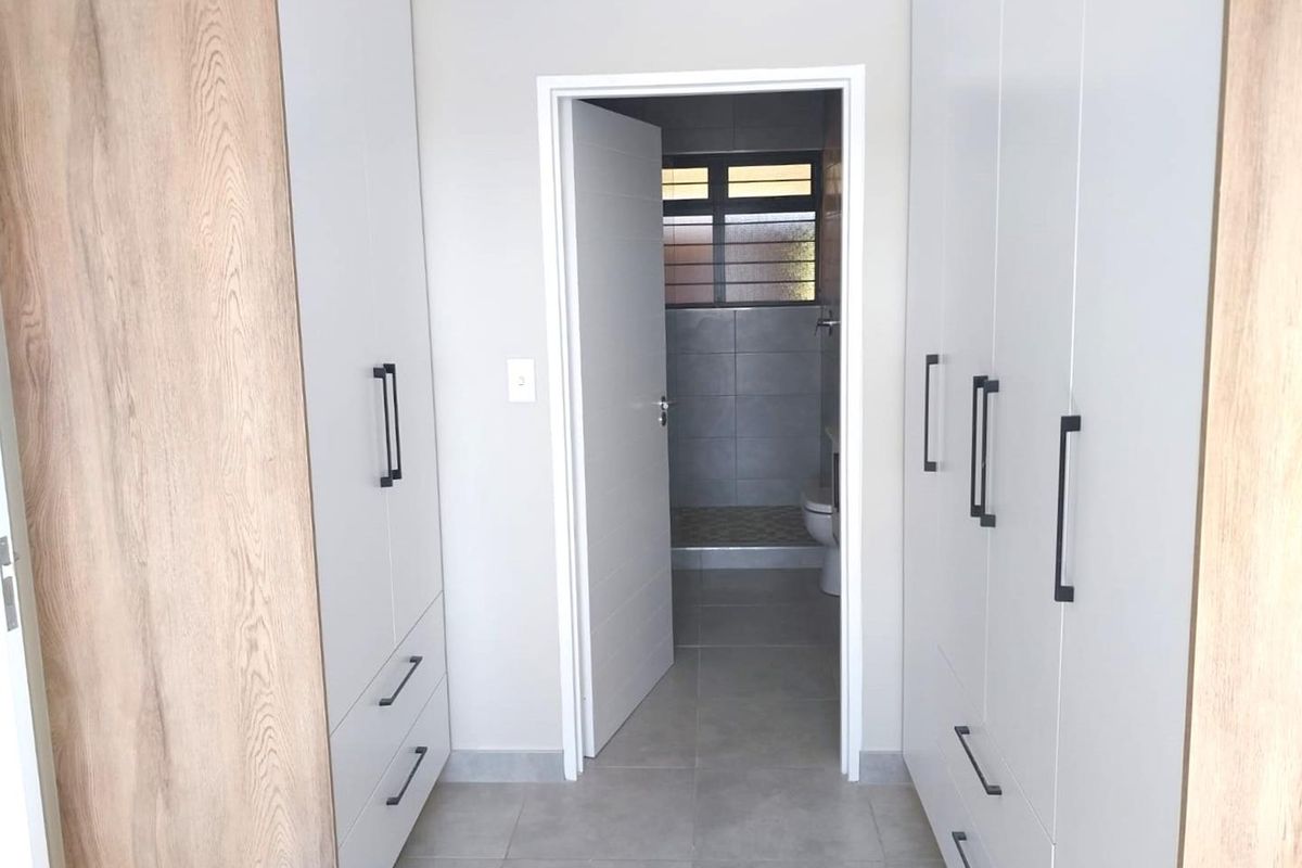 UPPER FLOOR 2 BEDROOM UNIT WITH BALCONY NOW AVAILABLE TO RENT IN OLYMPUS - Photo 5