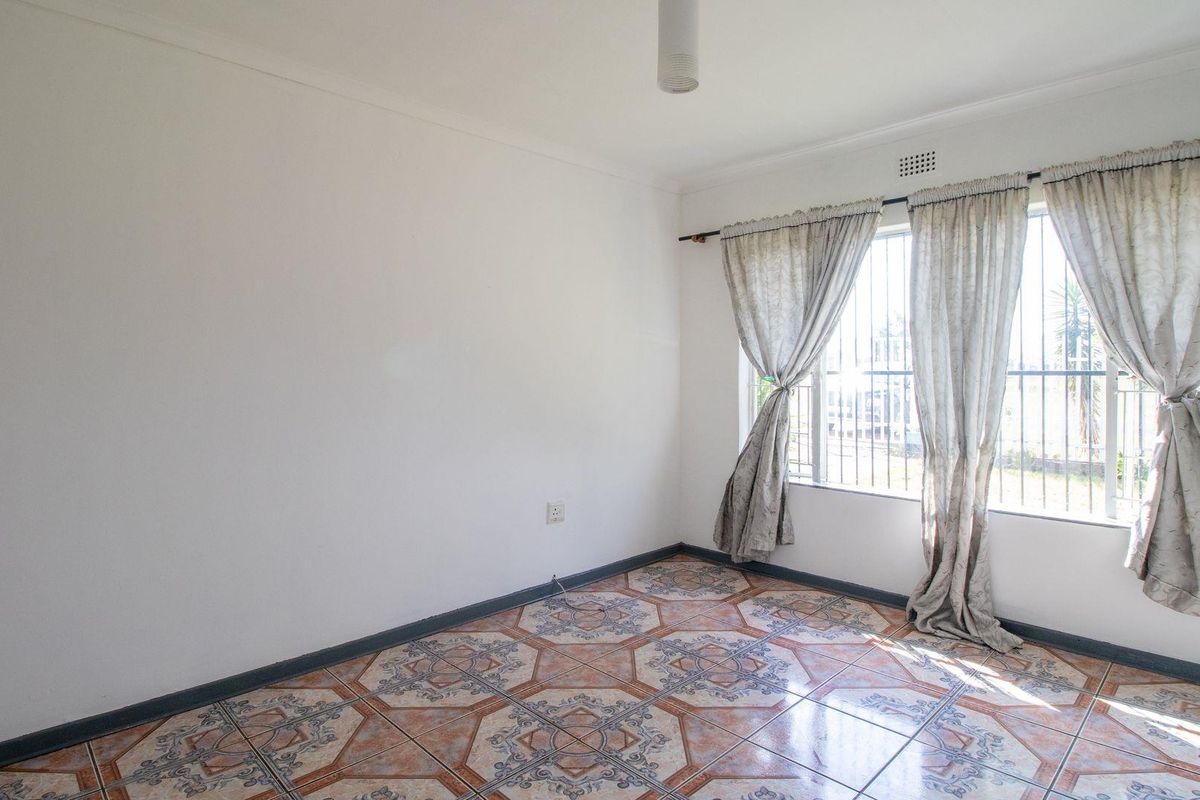 Immaculate 3 Bedroom home in Mackenzie Park. - Photo 5