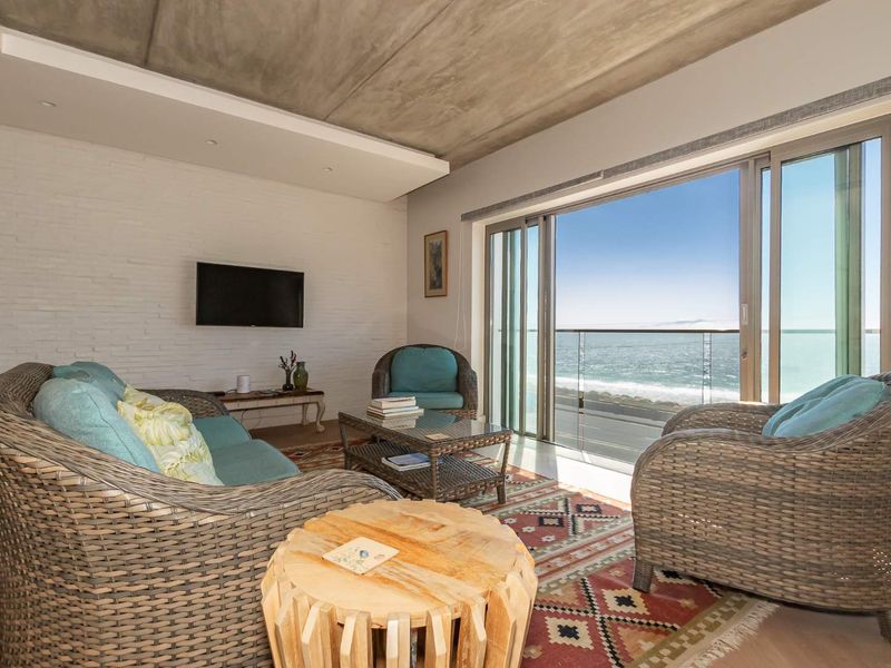 Modern Upmarket Coastal Living with Spectacular Ocean Views - Photo 2