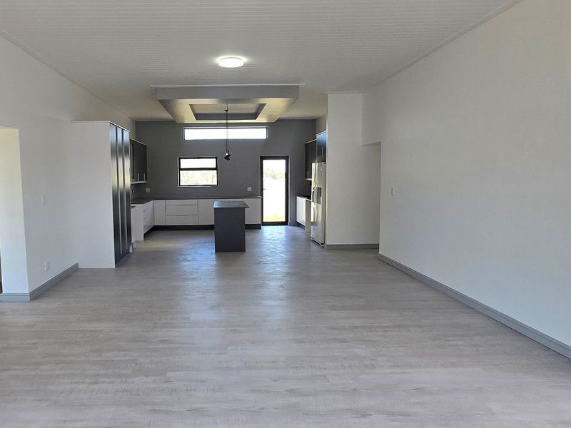 Brand New 5-Bedroom Coastal Home 150m from the Beach – No Transfer Duty - Photo 4