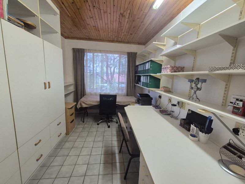 All on one level Klein Windhoek Family home - Photo 4