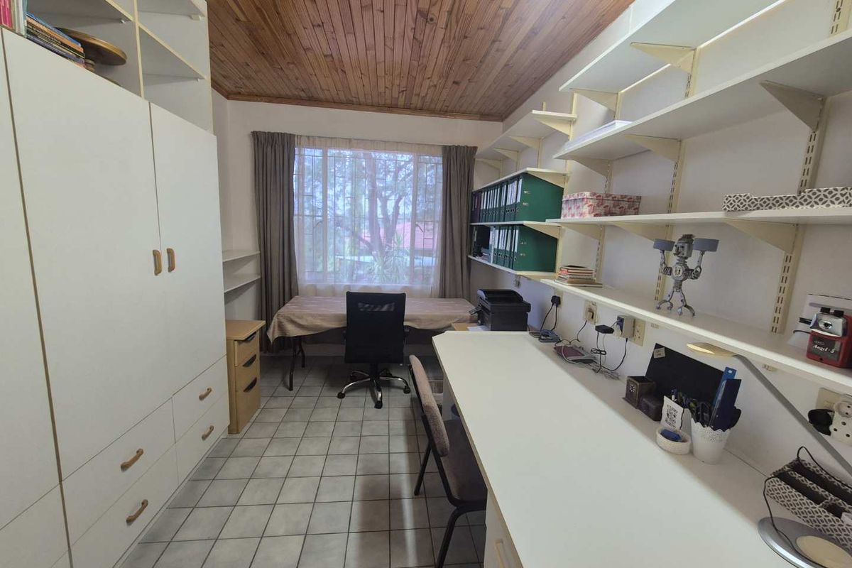 All on one level Klein Windhoek Family home - Photo 4