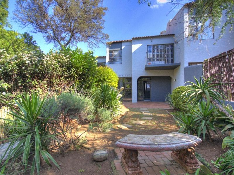 Views for Africa- 3 bed 2 bath duplex! - Photo 8