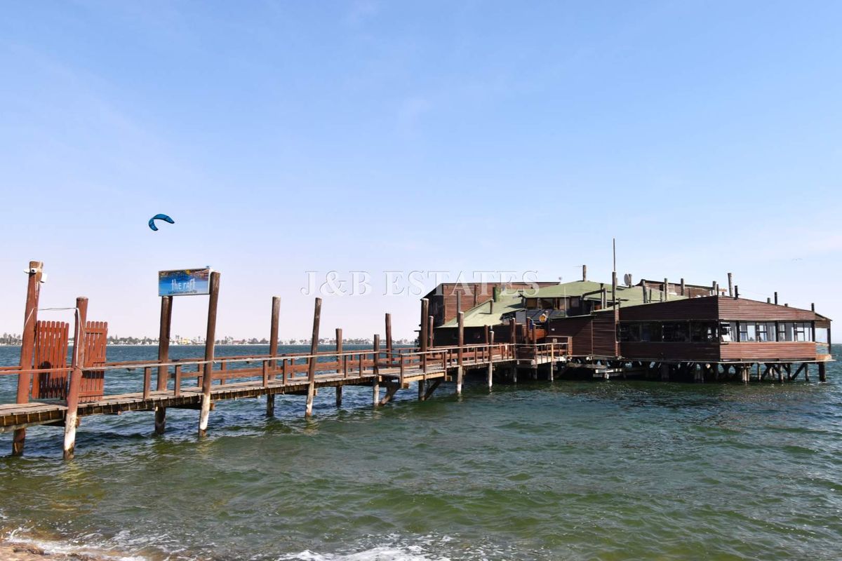 Charming Lagoon-Front Restaurant - Photo 2