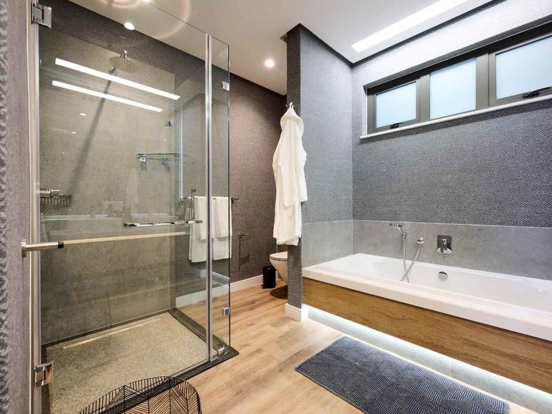 Exquisite 2-Bedroom Apartment in City Center, Steyn City - Photo 3