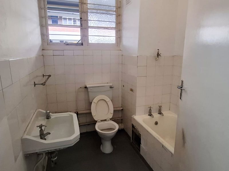 Secure Your Strategic Office Space with Trafalgar Property Group - Photo 5