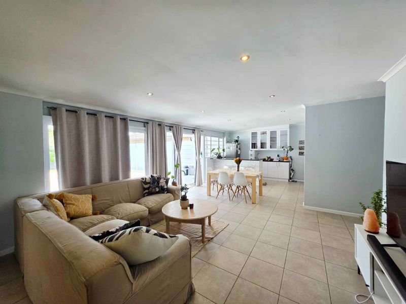 Modern Single-Level Gem in the Heart of Welgelegen - Photo 5