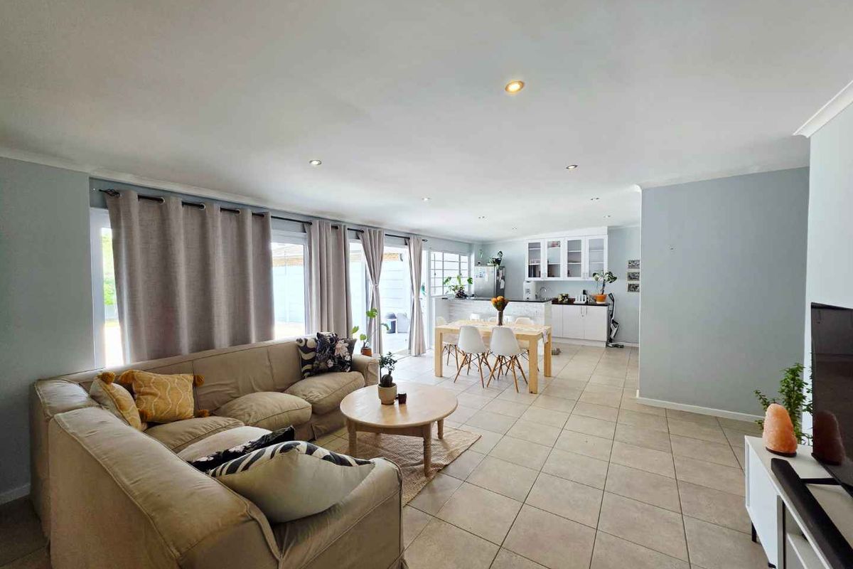 Modern Single-Level Gem in the Heart of Welgelegen - Photo 5