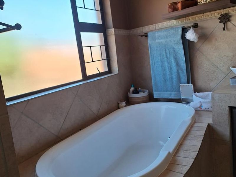 4 Bedroom Family Home To Rent Melodie Hartbeespoort - Photo 8