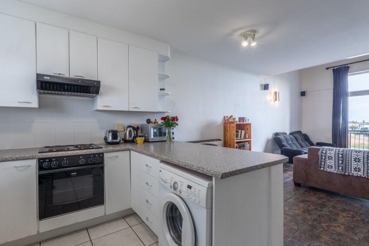 Spacious Loft Living Near Canal Walk - Photo 3