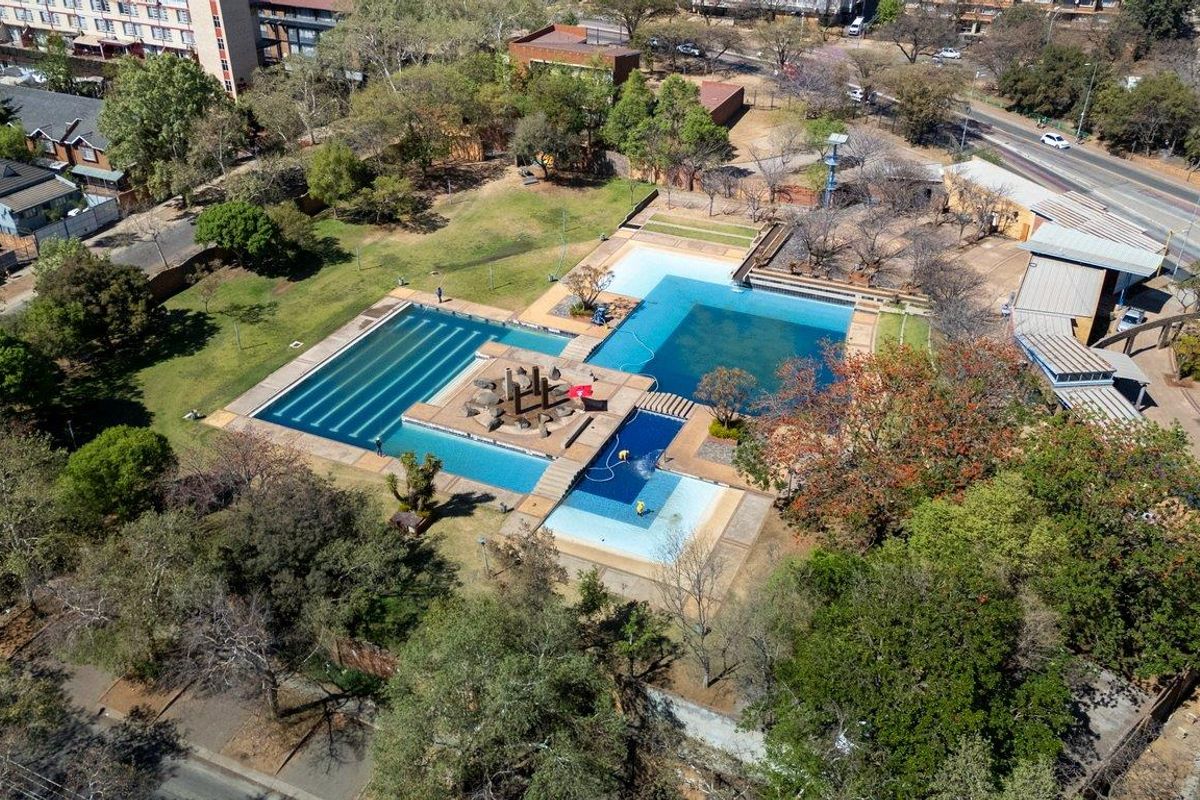 3 Bedroom Apartment - Photo 2