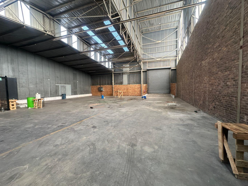 607m2 Jet Park Warehouse To Let - Photo 4
